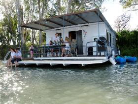 The Murray Dream Self Contained Moored Houseboat - Hotel Gold Coast 0
