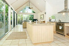 Absolute Beachfront Belongil Summerhouse - Hotel Gold Coast 2