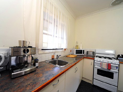 St Helens - Fettlers Cottage - Hotel Gold Coast 4