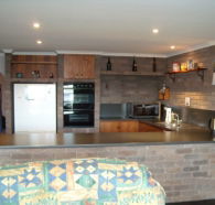 Three Hut Point Waterfront Accommodation - Hotel Gold Coast