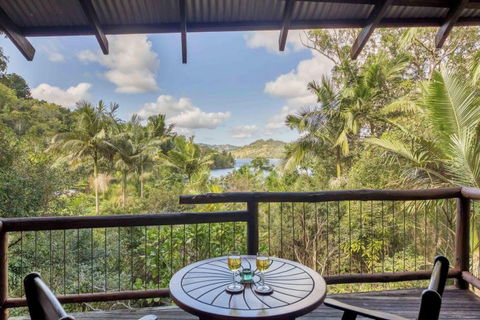 Secrets On The Lake - Hotel Gold Coast 0