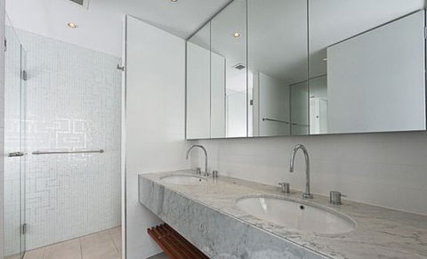 Apartments By Nagee Canberra - Hotel Gold Coast 3