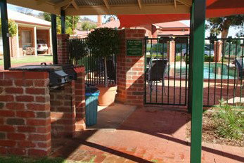 Tarrawingee Holiday Unit - Hotel Gold Coast 2