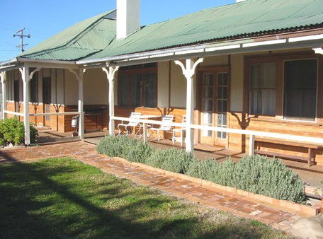 Gundagai Historic Cottages Bed And Breakfast - Hotel Gold Coast 0