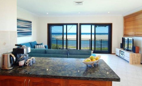 Allure Gerroa - Hotel Gold Coast 2
