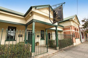 The Old George And Dragon Guesthouse - Hotel Gold Coast 1