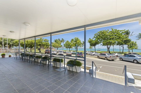 Strand Motel - Hotel Gold Coast 2