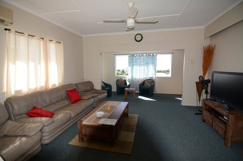 AMELIA STREET GLADSTONE 5 BEDROOMS - Hotel Gold Coast 0