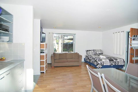 Huskisson Holiday Cabins - Hotel Gold Coast 2