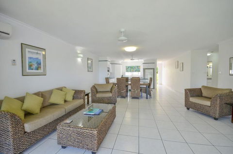 Roydon Beachfront Holiday Apartments - Hotel Gold Coast 8