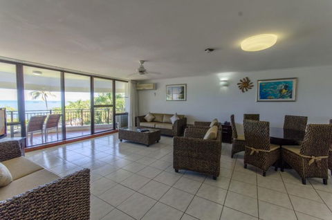 Roydon Beachfront Holiday Apartments - Hotel Gold Coast 9