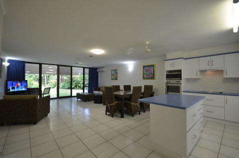 Roydon Beachfront Holiday Apartments - Hotel Gold Coast 10