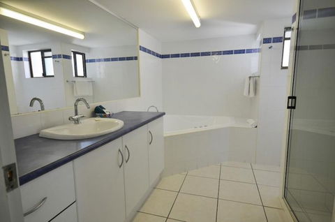 Roydon Beachfront Holiday Apartments - Hotel Gold Coast 11