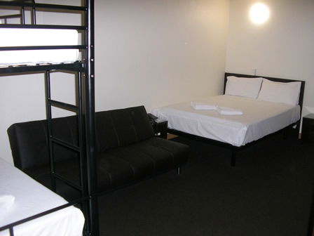 City Edge Brisbane (Formerly: Explorers Inn) - Hotel Gold Coast 1