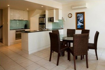 A Tropical Nite - Hotel Gold Coast 2