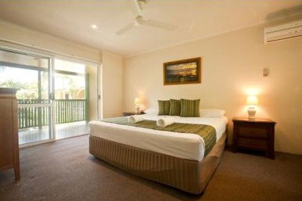 A Tropical Nite - Hotel Gold Coast 3