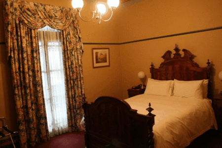 The Yarra Glen Grand Hotel - Hotel Gold Coast 2