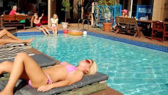 Surf N Sun Beachside Backpackers - Hotel Gold Coast 2