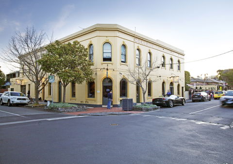 College Lawn Hotel - Hotel Gold Coast 0