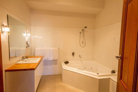 JV Jones Pty Ltd - Hotel Gold Coast 5
