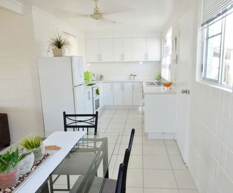 Lucinda Holiday Rentals  - Hotel Gold Coast 1