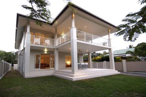 Cairns Beaches Accommodation Consultancy Services  - Hotel Gold Coast 2