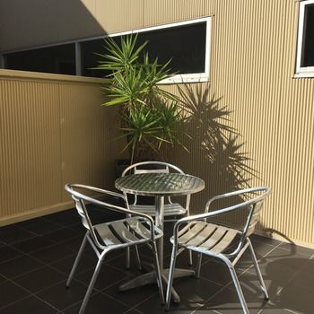 Ramada Encore Dandenong - Hotel Gold Coast 16