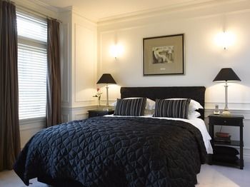 Andre's Mews Luxury Serviced Apartments - Hotel Gold Coast 2