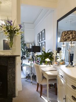Andre's Mews Luxury Serviced Apartments - Hotel Gold Coast 9