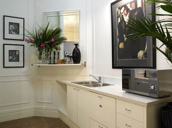 Andre's Mews Luxury Serviced Apartments - Hotel Gold Coast 59