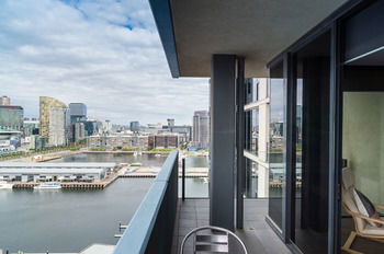 AKOM Docklands - Hotel Gold Coast 48