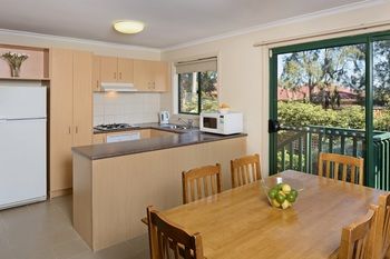 Apartments @ Mt Waverley - Hotel Gold Coast 3