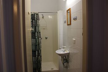 Burwood Bed And Breakfast - Hotel Gold Coast 3