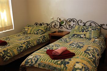 Burwood Bed And Breakfast - Hotel Gold Coast 9