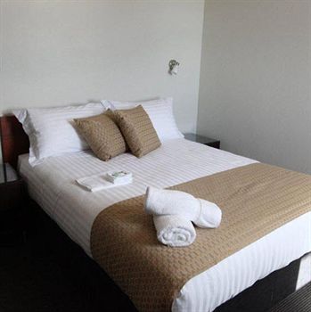 The Huskisson - Hotel Gold Coast 6