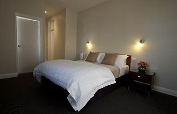 The Huskisson - Hotel Gold Coast 2