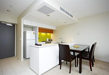 Astra Apartments - Docklands - Hotel Gold Coast 1