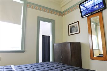 Hotel Gosford - Hotel Gold Coast 0