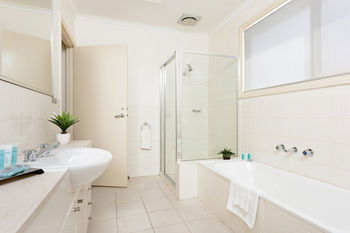 Apartments @ Kew Walpole Gardens - Kew Serviced Townhouses - Hotel Gold Coast 1