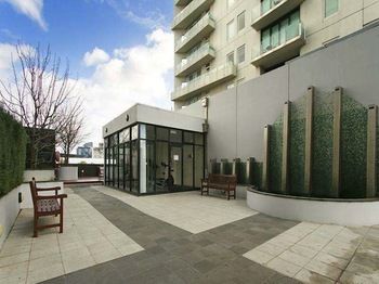 Alpha Apartments Melbourne - Hotel Gold Coast 4