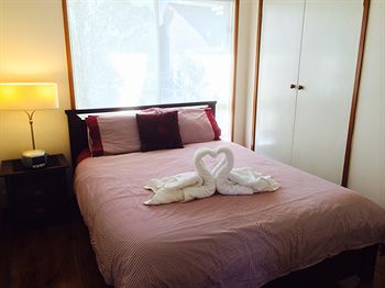 Australian Home Away @ East Doncaster Andersons Creek 1 - Hotel Gold Coast 3