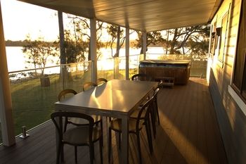 Dungowan Waterfront Apartments - Hotel Gold Coast 247