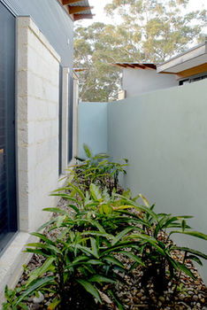 By The Beach B&B And Apartments - Hotel Gold Coast 8