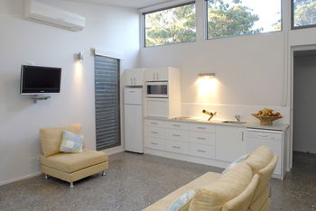 By The Beach B&B And Apartments - Hotel Gold Coast 10