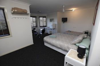 Across Country Motel And Serviced Apartments - Hotel Gold Coast 9