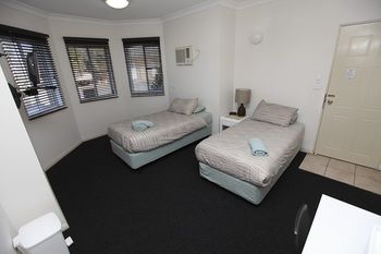 Across Country Motel And Serviced Apartments - Hotel Gold Coast 17