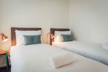 City Edge Box Hill - Hotel Gold Coast 7
