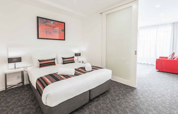 City Edge Box Hill - Hotel Gold Coast 10