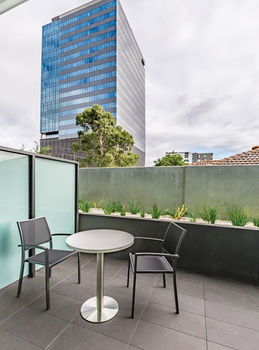 City Edge Box Hill - Hotel Gold Coast 11