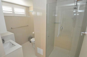 Neutral Bay 63 Ben Furnished Apartment - Hotel Gold Coast 6